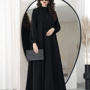 Karmen عباية جوري سوداء -قماش انترنت- قصة ربع كلوش- بأكمام طقطق- مقفولة بطقطق مخفية