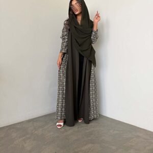 AYA MWT767 - عباية كريب مع تدخيلة لنن هندي